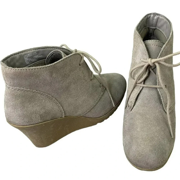 White Mountain Suede Leather Wedge Heel Ankle Boots Lace Up Size 9M Light Gray - Picture 1 of 12